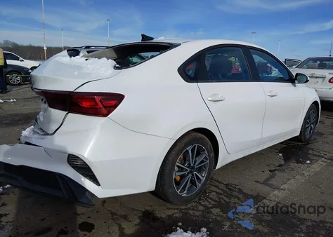 2022 Kia Forte Lxs z USA, uszkodzony, nr VIN 3KPF24AD8NE431987